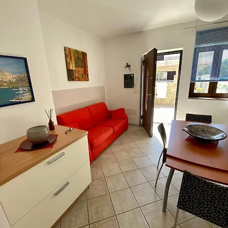 Casa Via Brancaleone Doria N 10 *