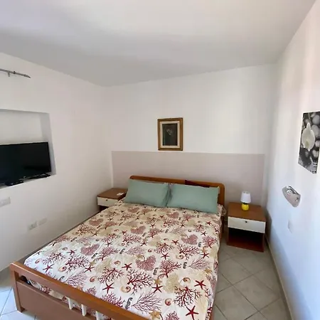 Casa Via Brancaleone Doria N 10 카스텔사르도